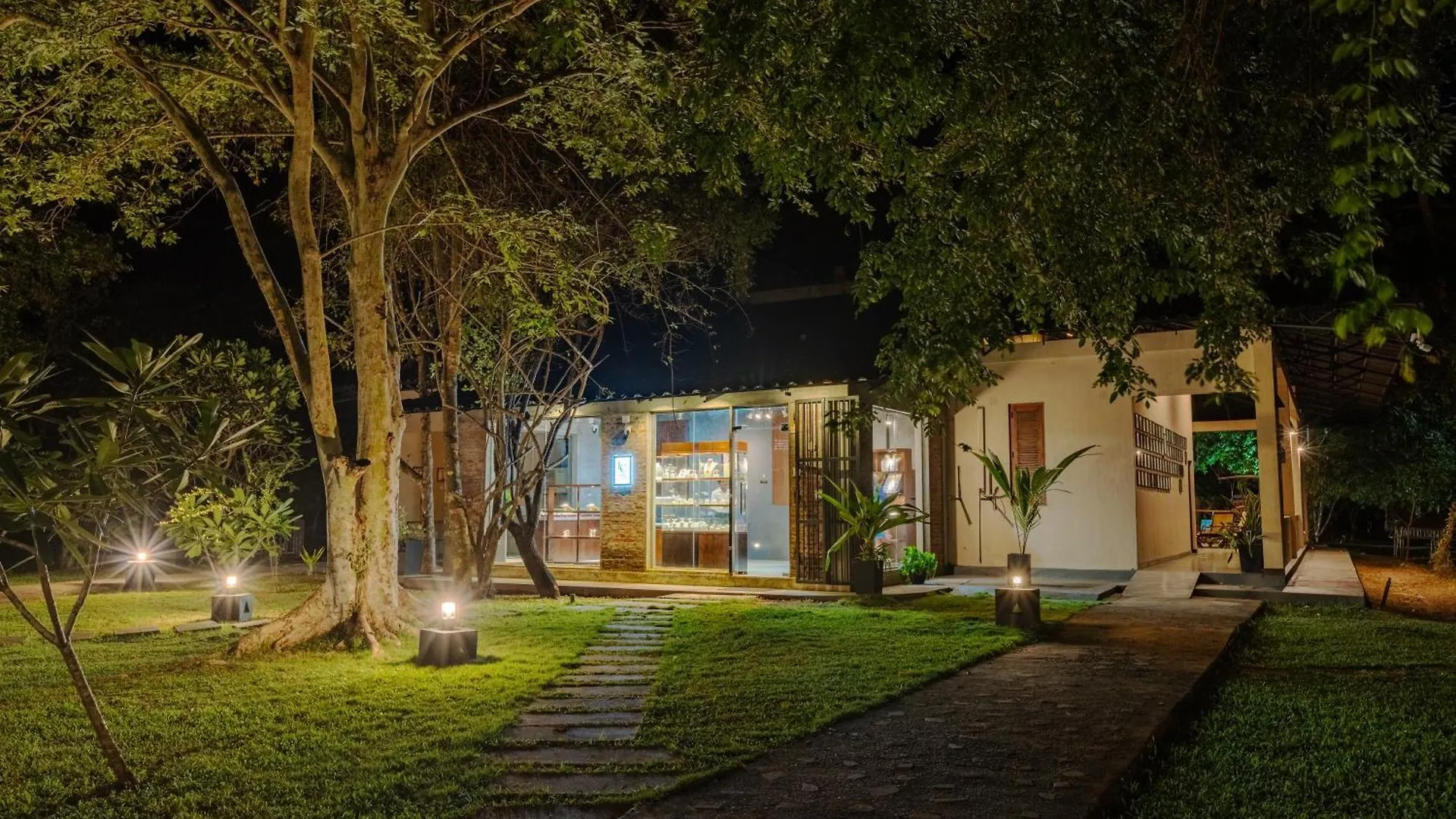 **** Resort Kassapa Lions Rock Hotel Sigiriya Sri Lanka